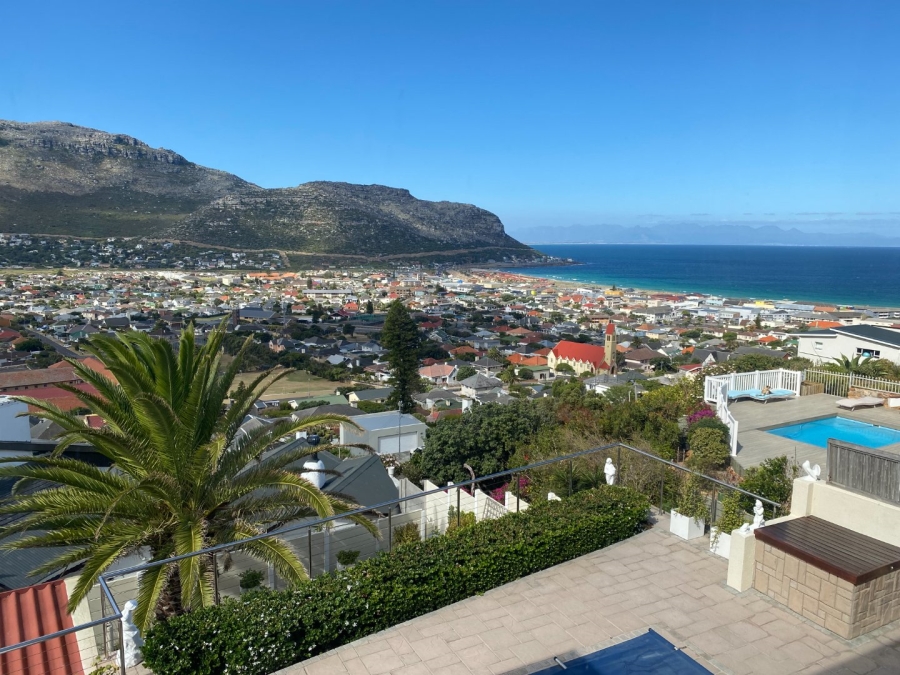 To Let 4 Bedroom Property for Rent in Fish Hoek Western Cape